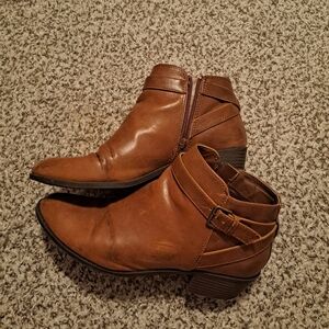 American Eagle short booties
